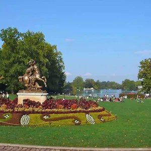 Le Rhone A Vos Pieds, Bellecour A Quelques Pas , Lyon France